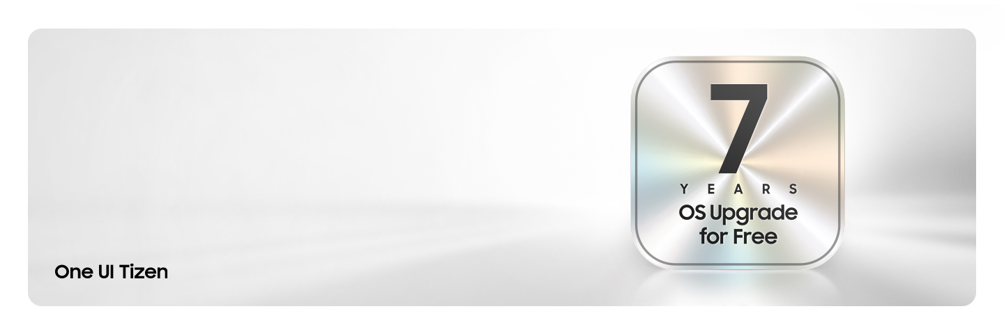 Белый градиентный фон с металлическим значком, на котором жирным шрифтом изображено 7 лет бесплатного обновления ОС и надпись One UI Tizen в левом нижнем углу.