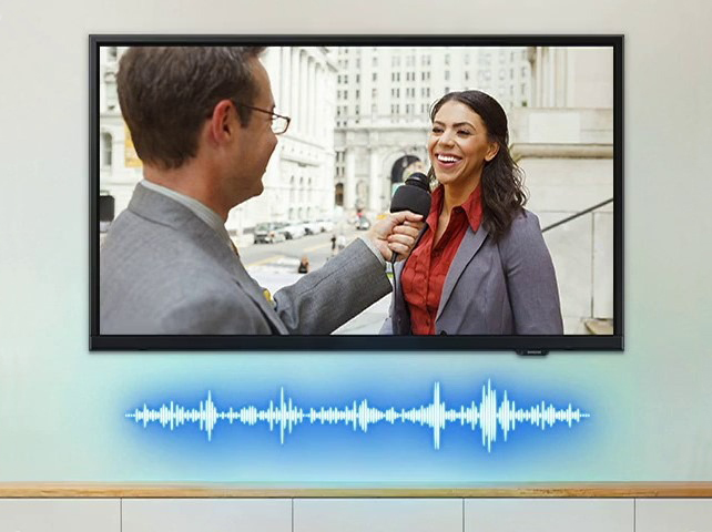 Звуковые волны под телевизором изменяют форму, когда звук телевизора адаптируется к новостям, оркестру и отображаемой баскетбольной игре.