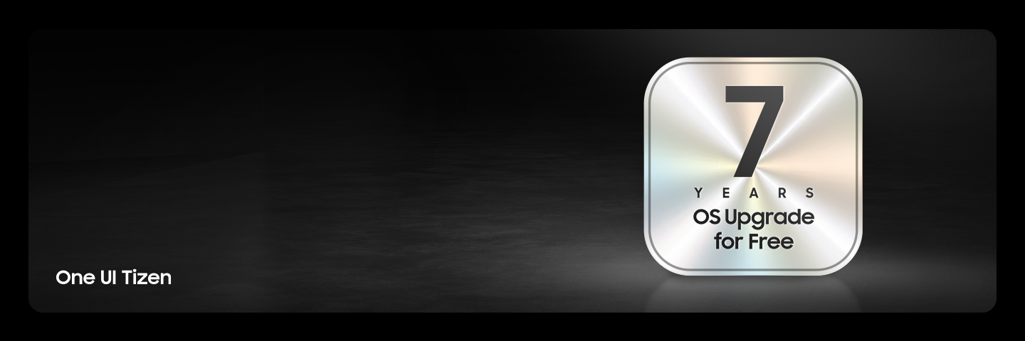 Темный градиентный фон с металлическим значком с надписью 7 лет бесплатного обновления ОС жирным шрифтом и One UI Tizen в левом нижнем углу.