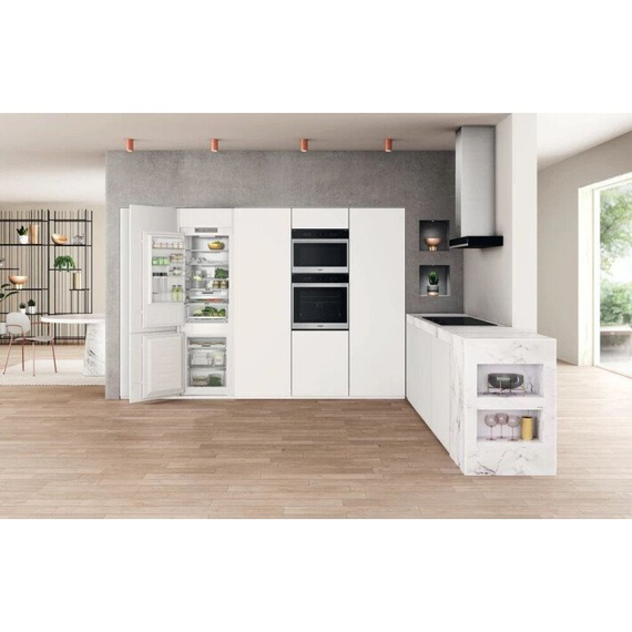 Холодильник встраиваемый Whirlpool WHC18T573