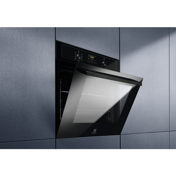Духовой шкаф электрический Electrolux EOF3H50BK