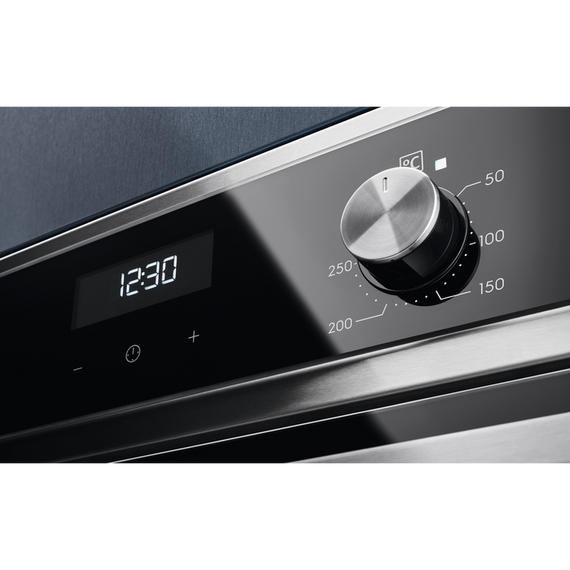 Духовой шкаф электрический Electrolux EOF5H40BX