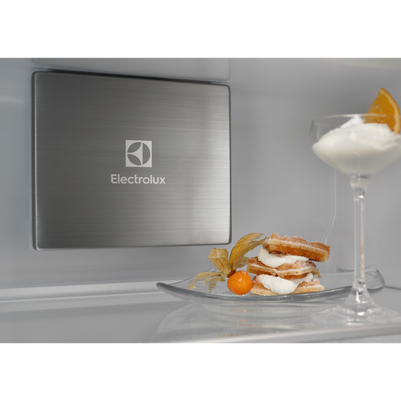 Холодильник встраиваемый Electrolux ENP7TD75S